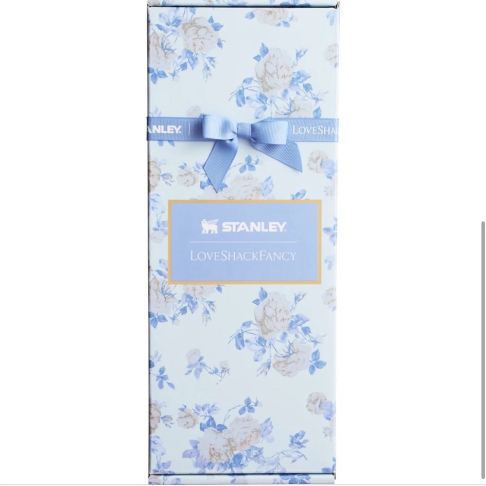 NEW THE STANLEY X LOVESHACKFANCY AIl Day Slim Bottle 20 oz Everblooming Rosettes - Picture 4 of 5